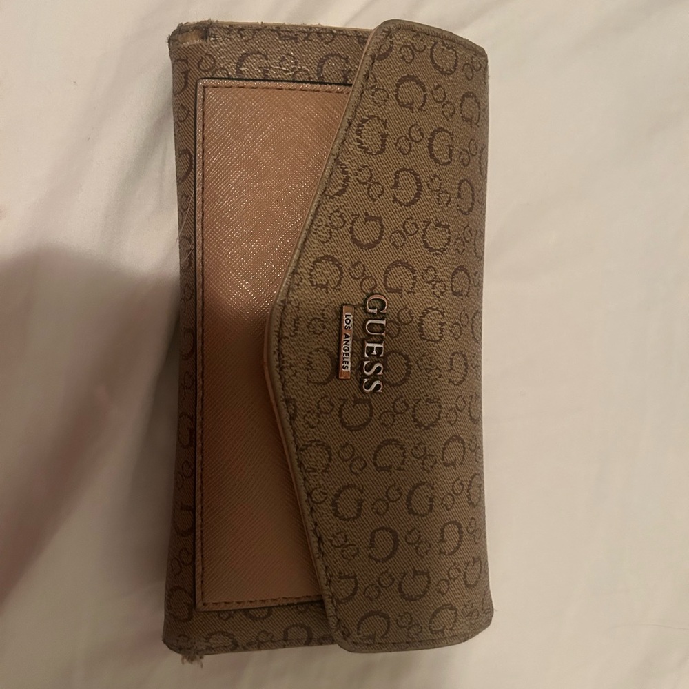 GUESS Wallet - Picture 2 of 7